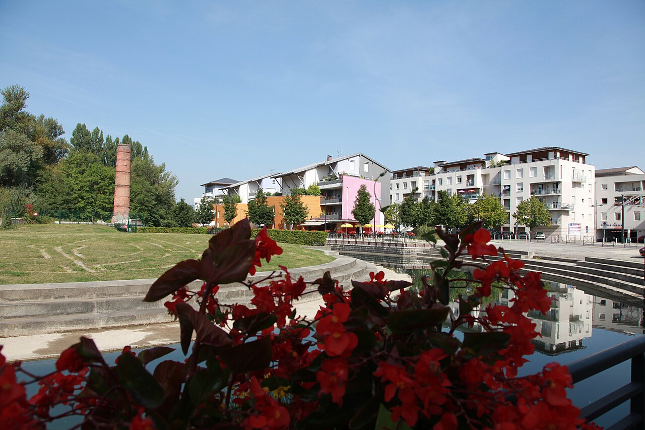 Cran-Gevrier, commune déléguée d’Annecy où se trouve le lycée Baudelaire. Vue de la ville, et non du lycée.